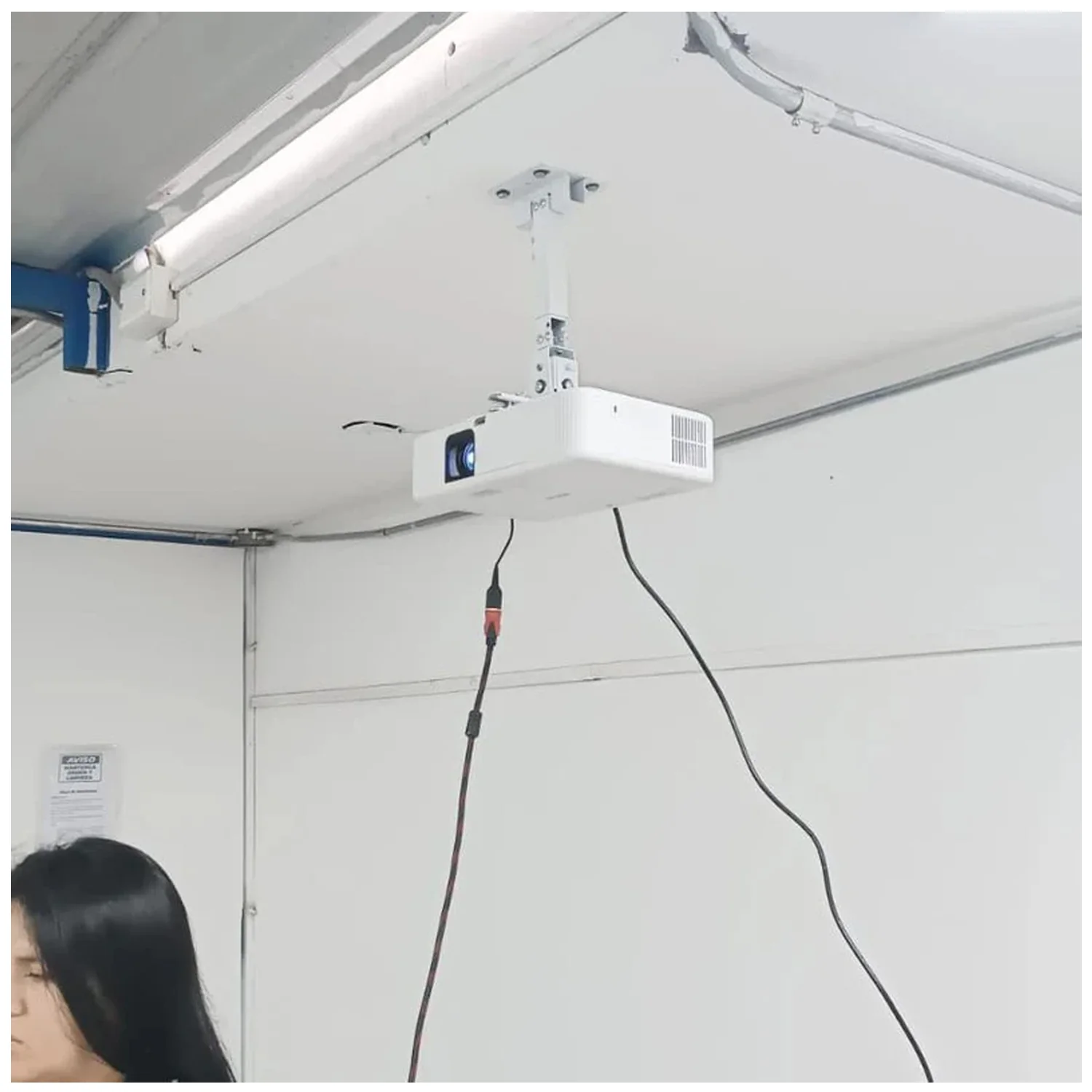 Rack soporte de proyector 28-35cm regulable para techo o pared - Image 6